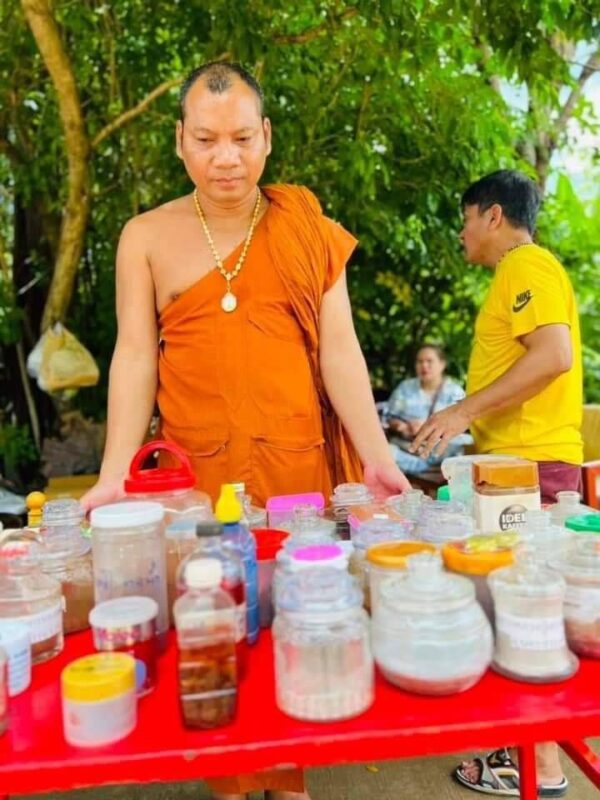 พระสมเด็จชินบัญชรหลังลายมือเศรษฐีเนื้อผงพุทธคุณ 108 โรยผงตะไบรุ่นแรก หลวงปู่สอน วัดโคกสะพานขาว จ.สระแก้ว - Image 6