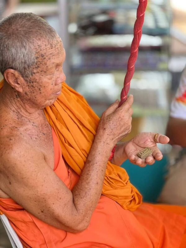 พระสมเด็จชินบัญชรหลังลายมือเศรษฐีเนื้อผงพุทธคุณ 108 โรยผงตะไบรุ่นแรก หลวงปู่สอน วัดโคกสะพานขาว จ.สระแก้ว - Image 7