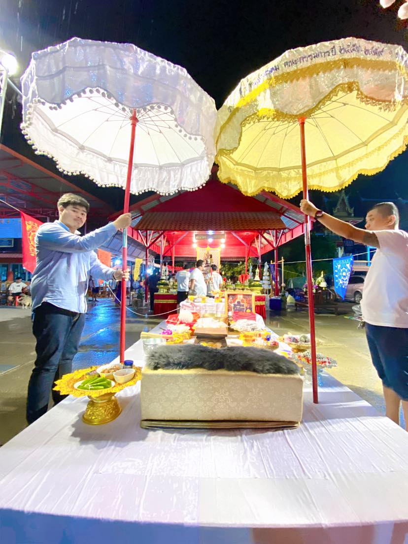 เหรียญสุริยัน จันทราเนื้อคันฉ่องพรายเงิน พระอาจารย์เลี้ยง (หลวงพี่เลี้ยง) วัดจอมเกษ ปี 2566 - Image 8