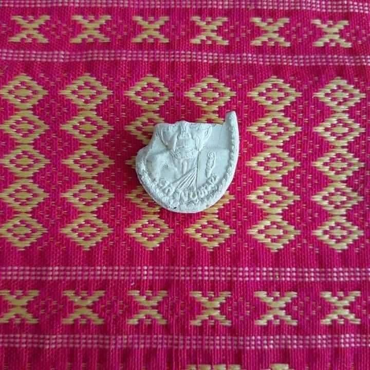 พระผงนั่งเมฆห่มเฉียงเสาร์ 5 เนื้อว่าน 108 ตะกรุดคู่เงิน ทองแดง หลวงปู่แสน วัดบ้านหนองจิก ปี 2561 - Image 9