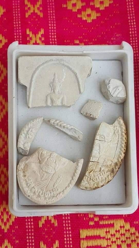 พระผงนั่งเมฆห่มเฉียงเสาร์ 5 เนื้อว่าน 108 ตะกรุดคู่เงิน ทองแดง หลวงปู่แสน วัดบ้านหนองจิก ปี 2561 - Image 8