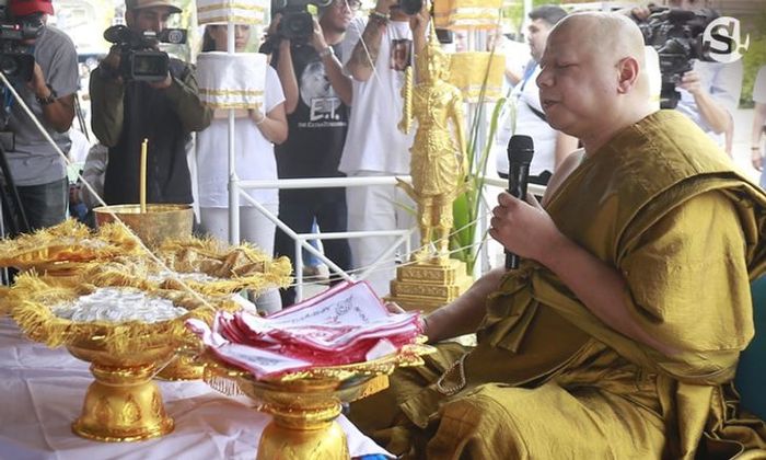 เหรียญปกปัก รักษา (นาคี 2) เนื้อทองแดง พระอาจารย์วราห์ วัดโพธิ์ทองปี 2561 - Image 6